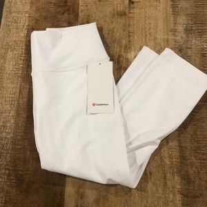 NWT Lululemon Wunder Under Solid WHT Crop 21”